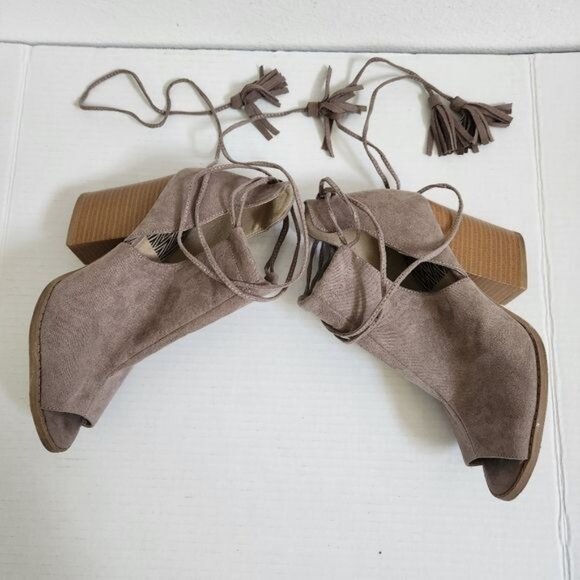 QUPID Stacked Heel Peep Toe Ankle Tie Booties Shoe Sandal 7.5 - Picture 9 of 10